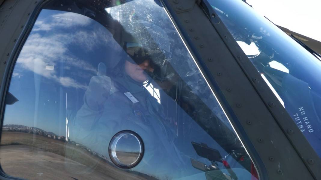 Kadın pilotlar zorlu koşullarda görev başında 5